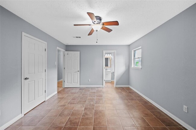 Building Photo - 12735 Memorial Dr