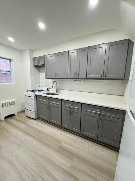 Building Photo - 60-57 59th Ave