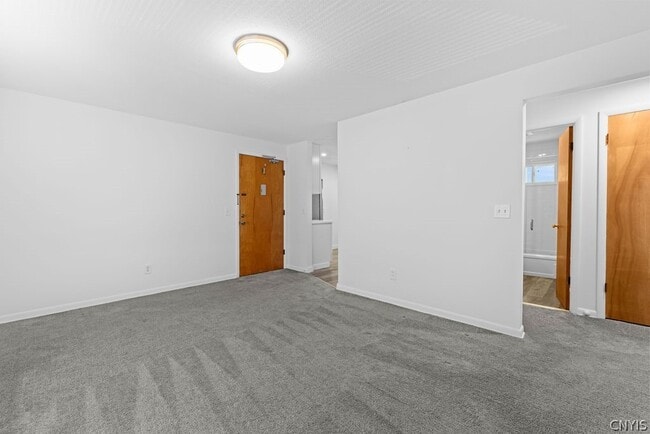 Building Photo - 330 Draper Ave