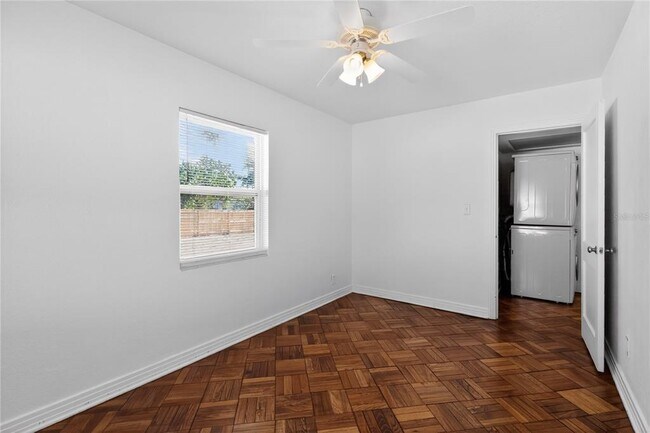 Building Photo - 1060 Iroquois St