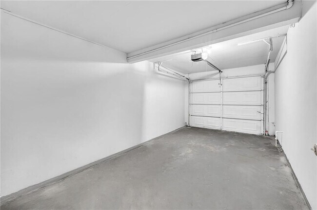 Building Photo - 3959 Wood Path Dr