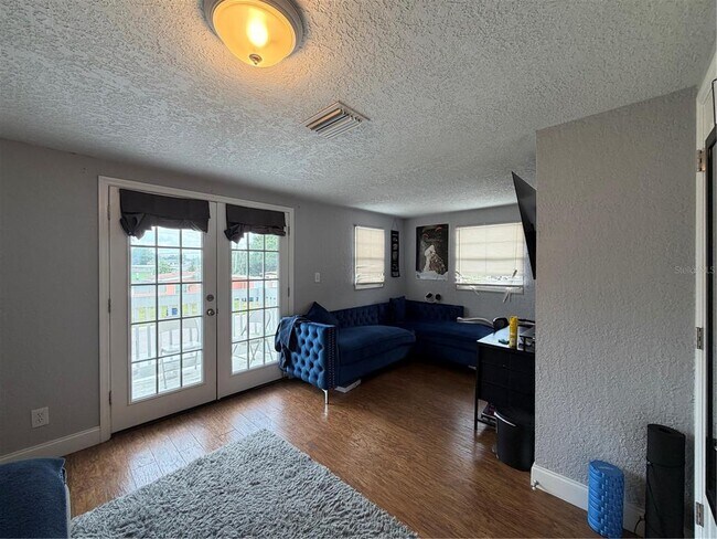 Building Photo - 2926 W St John St