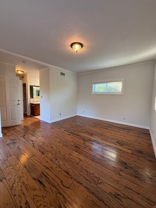 Building Photo - San Pedro 4 bedroom, 3 Bath Home with yard and Deck! Available NOW!