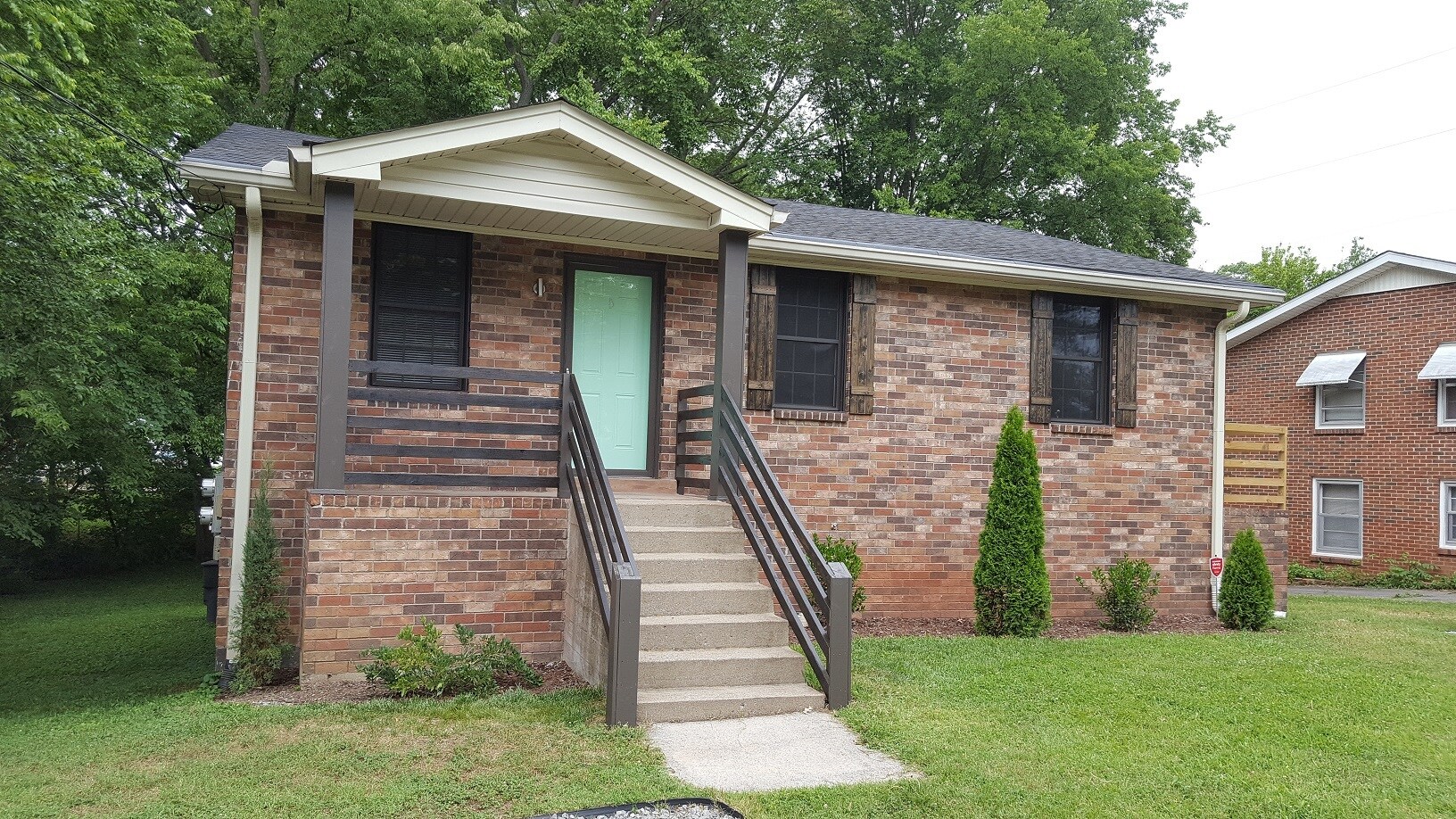 Front (entrance to Unit B) - 610 River Rouge Dr, Unit A