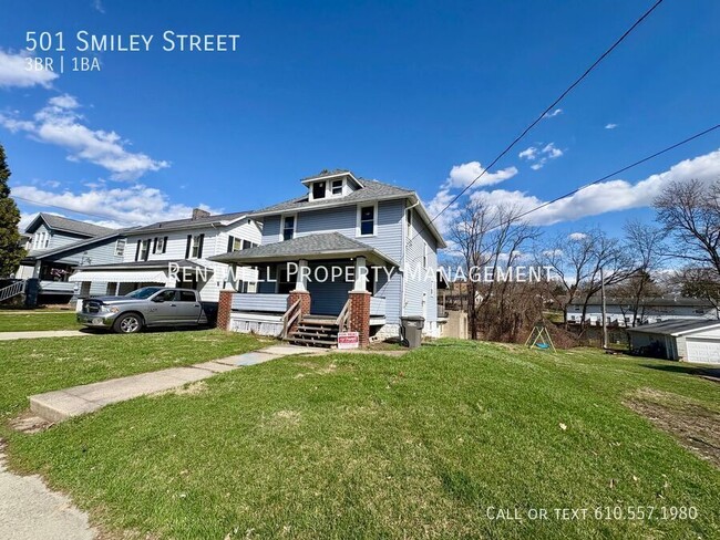 Building Photo - 501 Smiley St