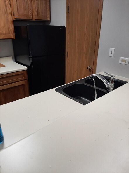 kitchen sink - 1375 Cunat Ct