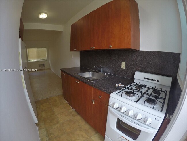 Building Photo - 835 83rd St