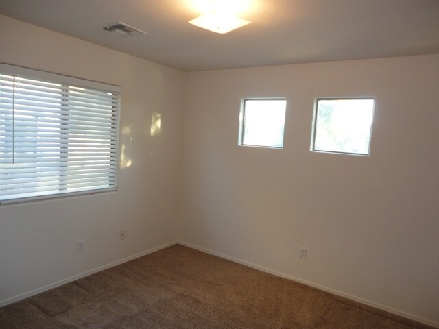 Building Photo - 782 E Christopher St