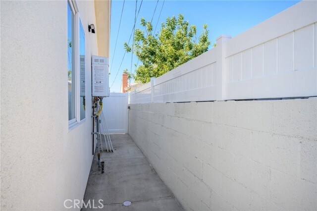 Building Photo - 7402 Riverton Ave