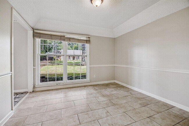 Building Photo - 2232 Burfordi Ln