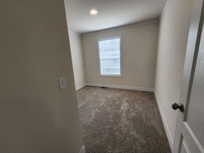 Building Photo - 17 Video Ct