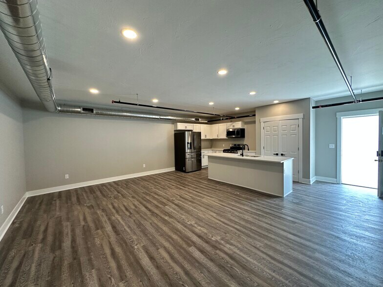 Building Photo - 780 Columbia Ave