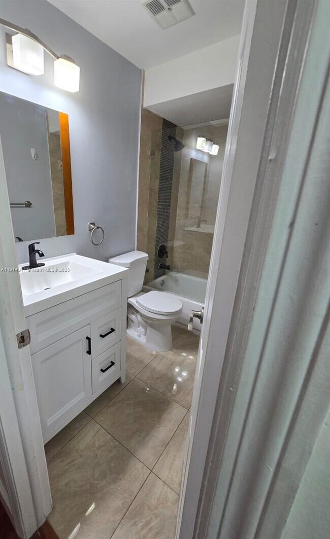 Building Photo - 6395 SW 136th Ct