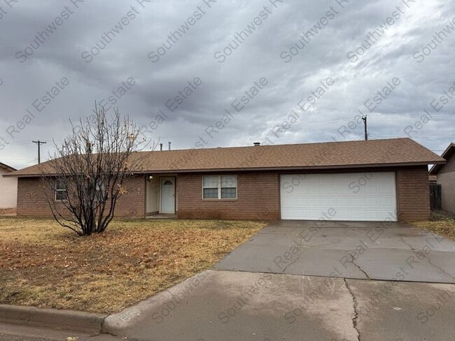 Primary Photo - Spacious 3 bedrooms 2 bath family home