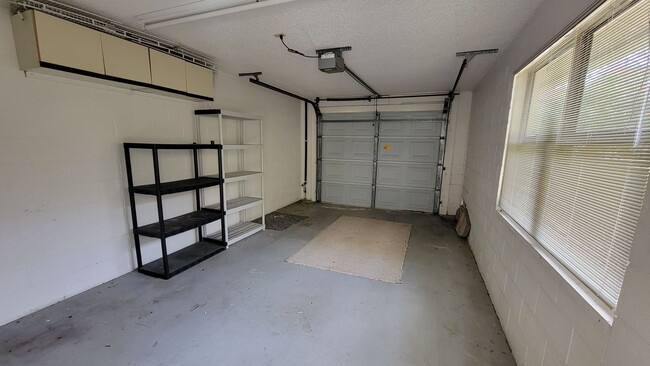 Building Photo - Desirable 2 bed/ 2 bath/1 car Condo in The...