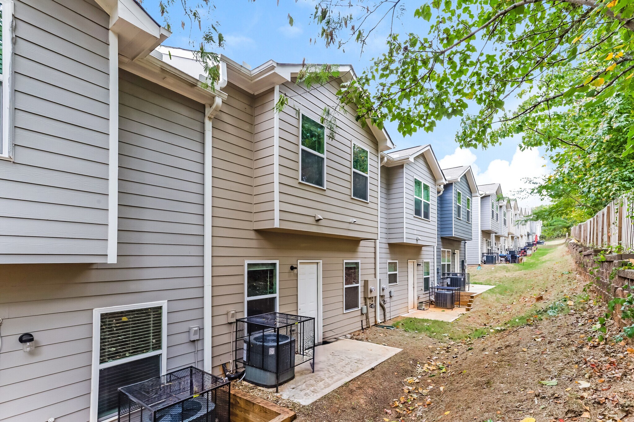 Building Photo - 606 Highwood Ln