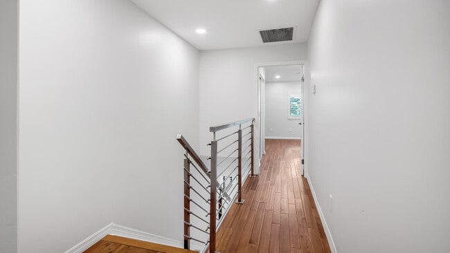 Building Photo - 240 Captains Walk