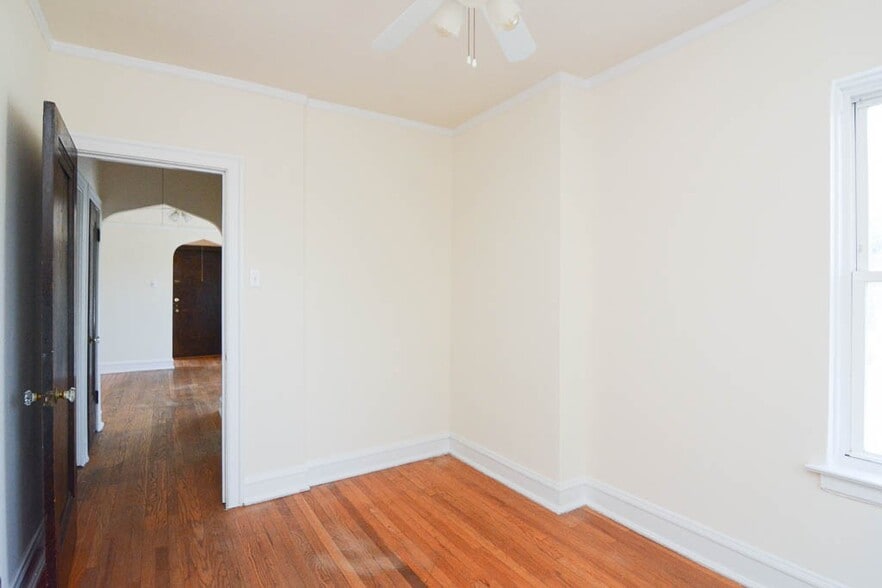 Building Photo - 2942 N Albany Ave