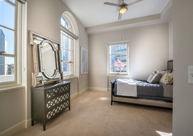 Building Photo - 412 N Ervay-302.71