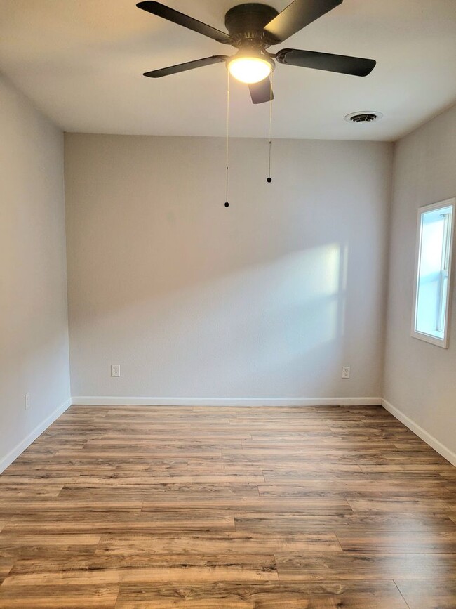 Building Photo - 321 Monroe St