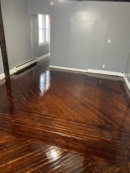 Building Photo - 421 Halsted St