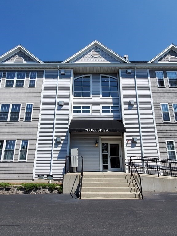Building Photo - 70 Oak St Ext