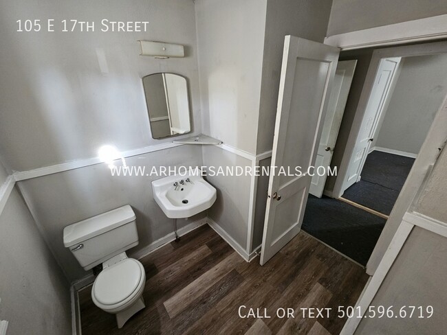 Building Photo - 105A E. 17th Street | 2 Bedrooms | 1 Bathroom