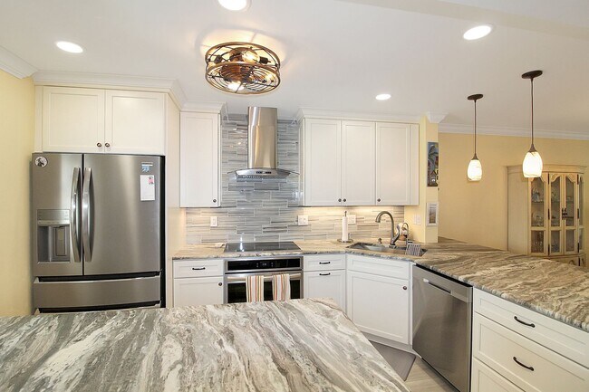 Building Photo - Bella Costa Seasonal Condo for Rent