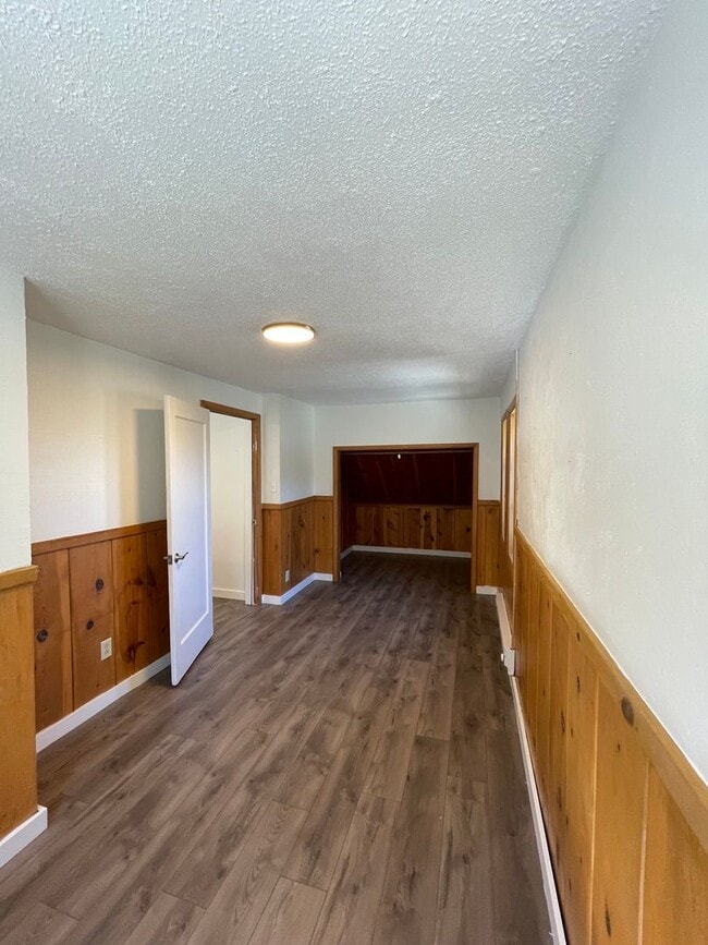 Building Photo - Lakeview 4-Bedroom Home Steps from Moore Park – Updated Throughout! 2.8 miles from Sky Lakes and OIT