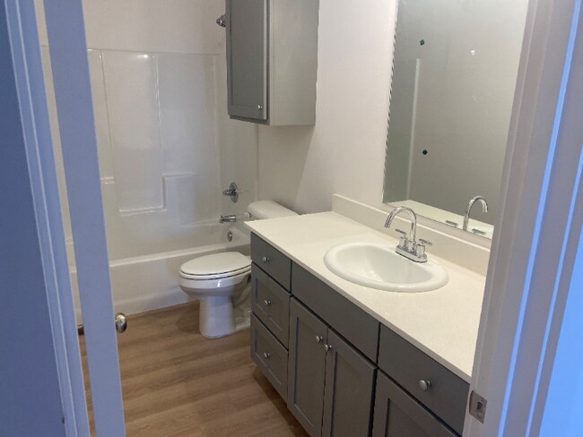 Building Photo - 5537 Itasca St