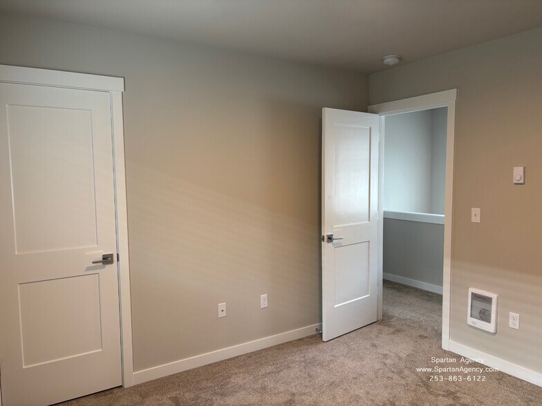 Building Photo - 507 15th St SE