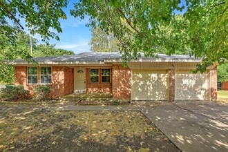 Building Photo - 820 Maple St