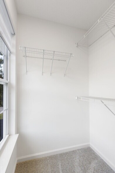 Building Photo - 2150 Blake Dr