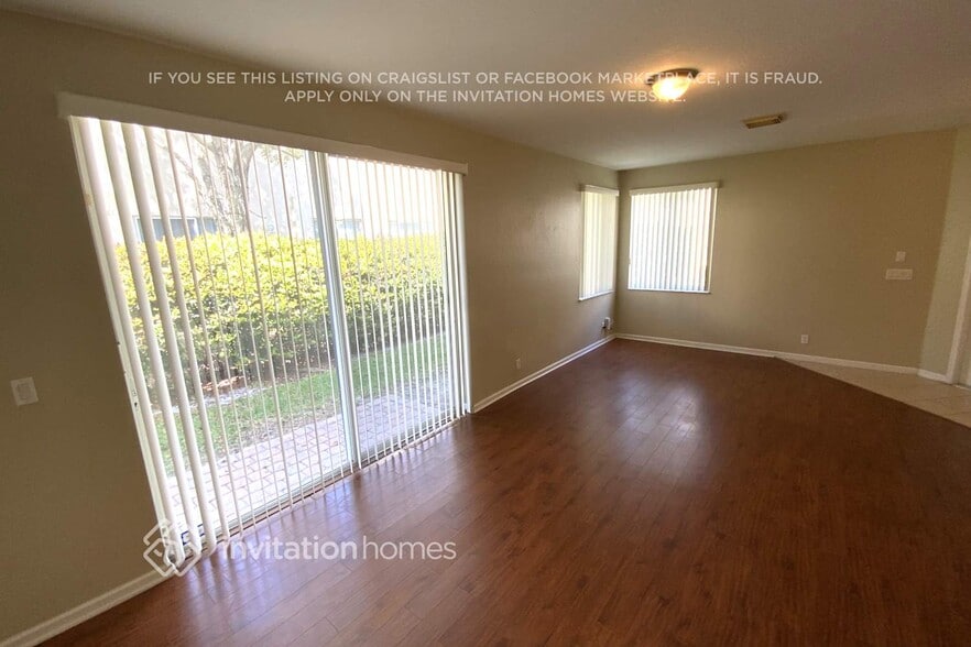 Building Photo - 2819 S Evergreen Cir