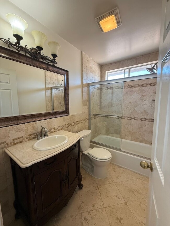 Building Photo - 3073 Lamplighter St