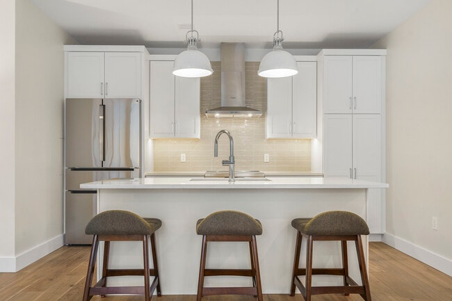 Building Photo - 1 US-1