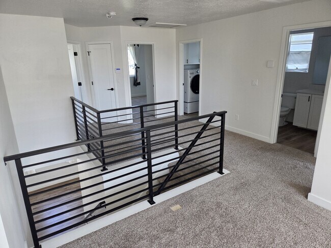 Building Photo - 2046 W Lydia Ln