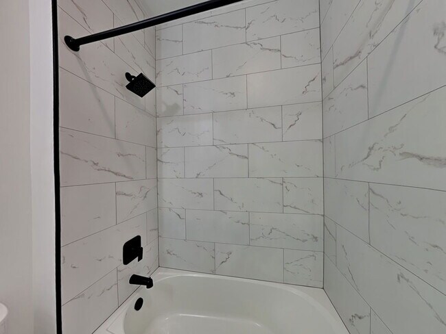 Building Photo - 377 Biltmore St