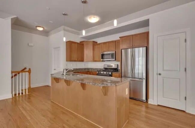 Building Photo - 1390 Dutch Valley Pl NE