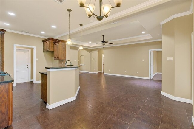 Building Photo - 6905 Anastasia Dr