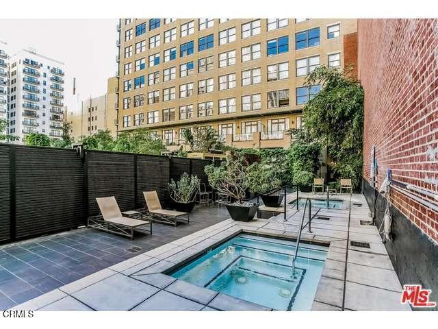 Building Photo - 460 S Spring St