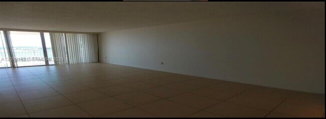 Building Photo - 18011 Biscayne Blvd