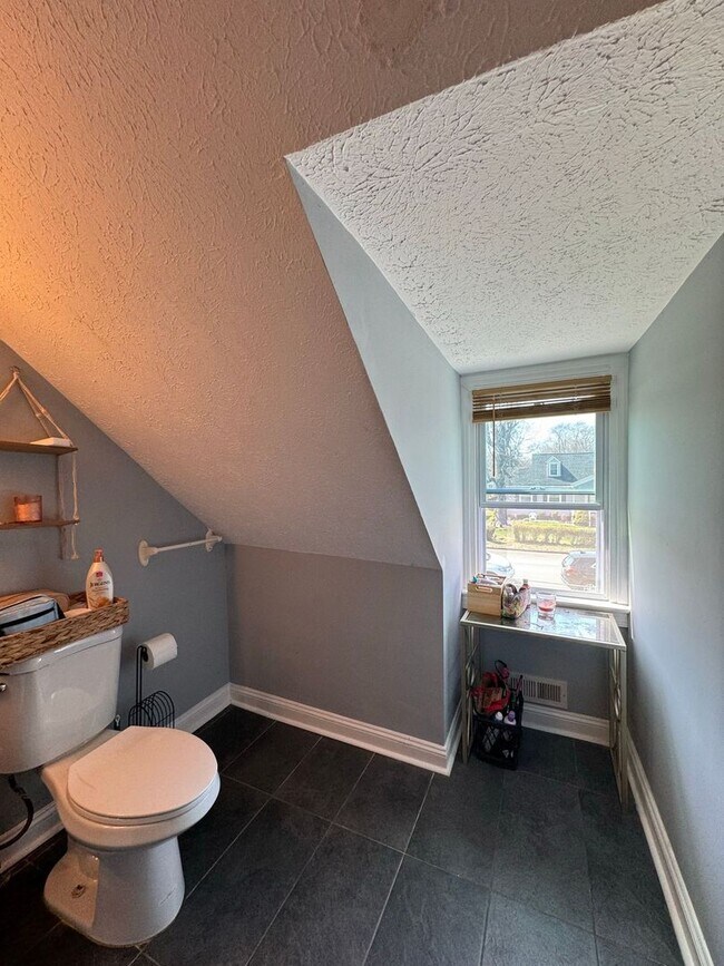 Building Photo - Welcome to this charming Cape Cod style ho...