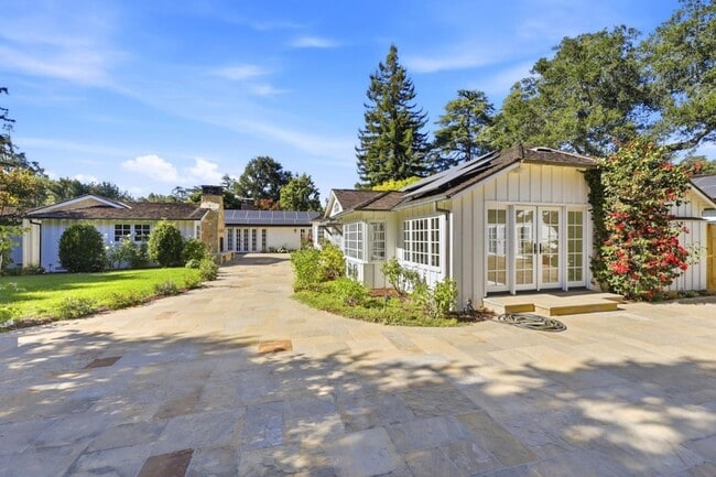 Building Photo - 14 Flood Cir