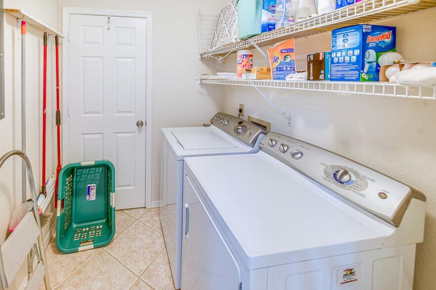 Building Photo - 9851 Costa Mesa Ln