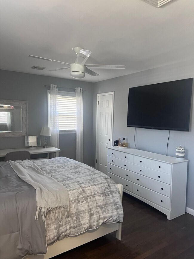 Building Photo - 724 Anna Pl