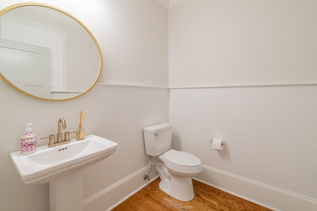 Building Photo - 1005 State St