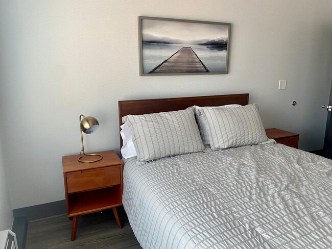 Primary Photo - Fully Furnished, 1 bed 1 bath in newly ren...