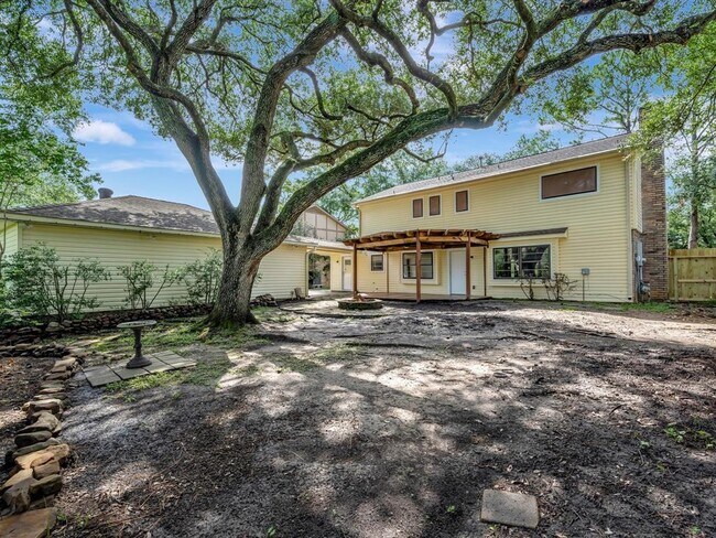 Building Photo - 15014 Torry Pines Rd