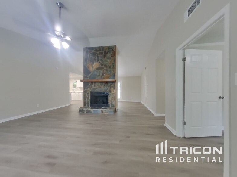 Building Photo - 337 Knollwood Ln